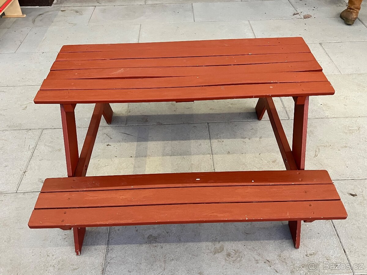 Dřevěný zahradní dětský stůl s lavičkam - 2