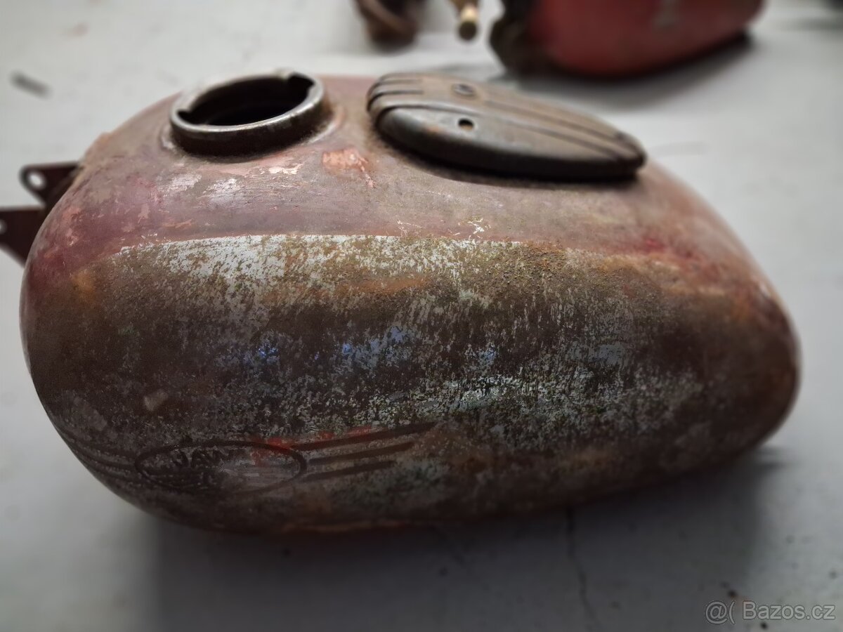 Nádrž se spínací skříňkou kyvačka - 2