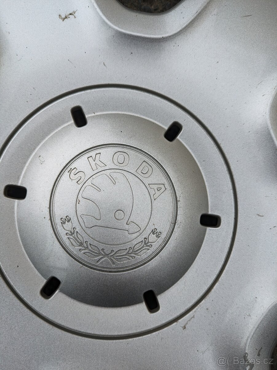 Poklice Škoda asi Octavia 1ks - 2