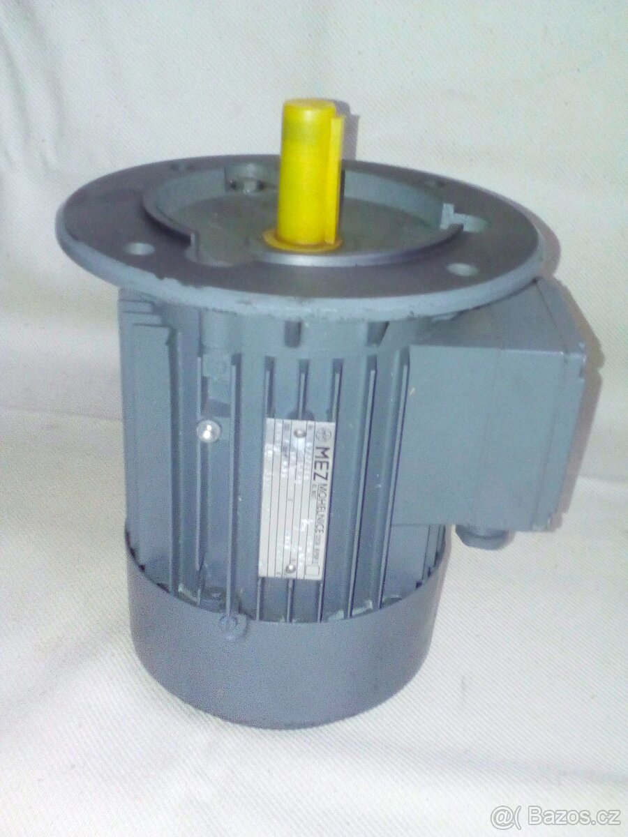 elektromotor přírubový MEZ Mohelnice, třífázový, výkon 1,1kW - 2