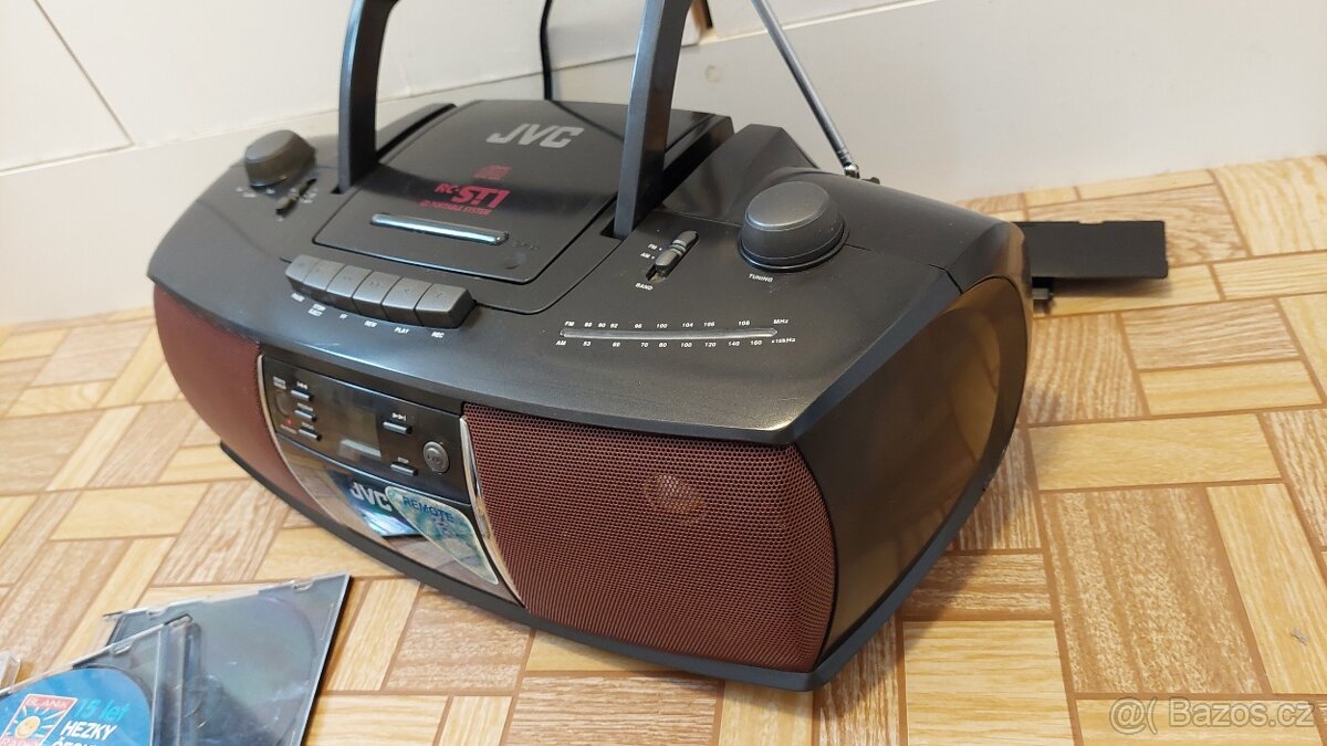 Rádio magnetofon JVC - 2