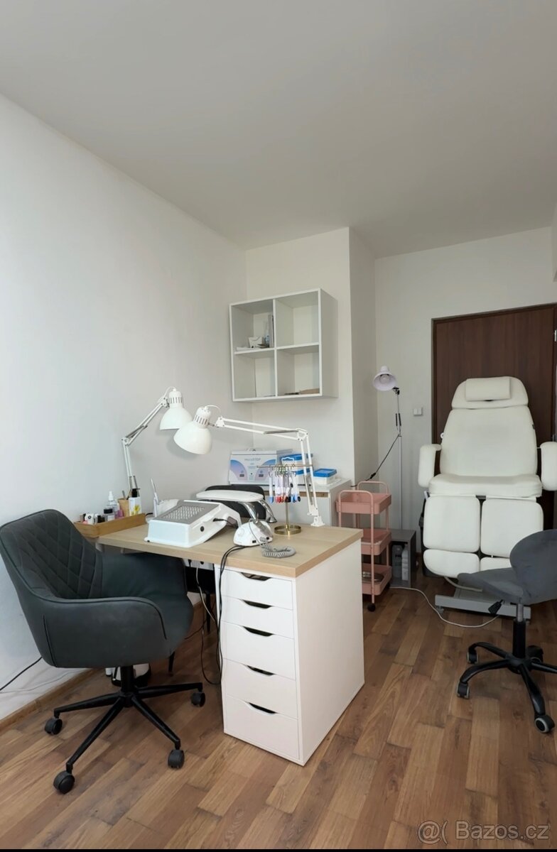 PRODEJ PLNĚ VYBAVENÉ KOSMETICKÉ STUDIO V CENTRU PRAHY - 2