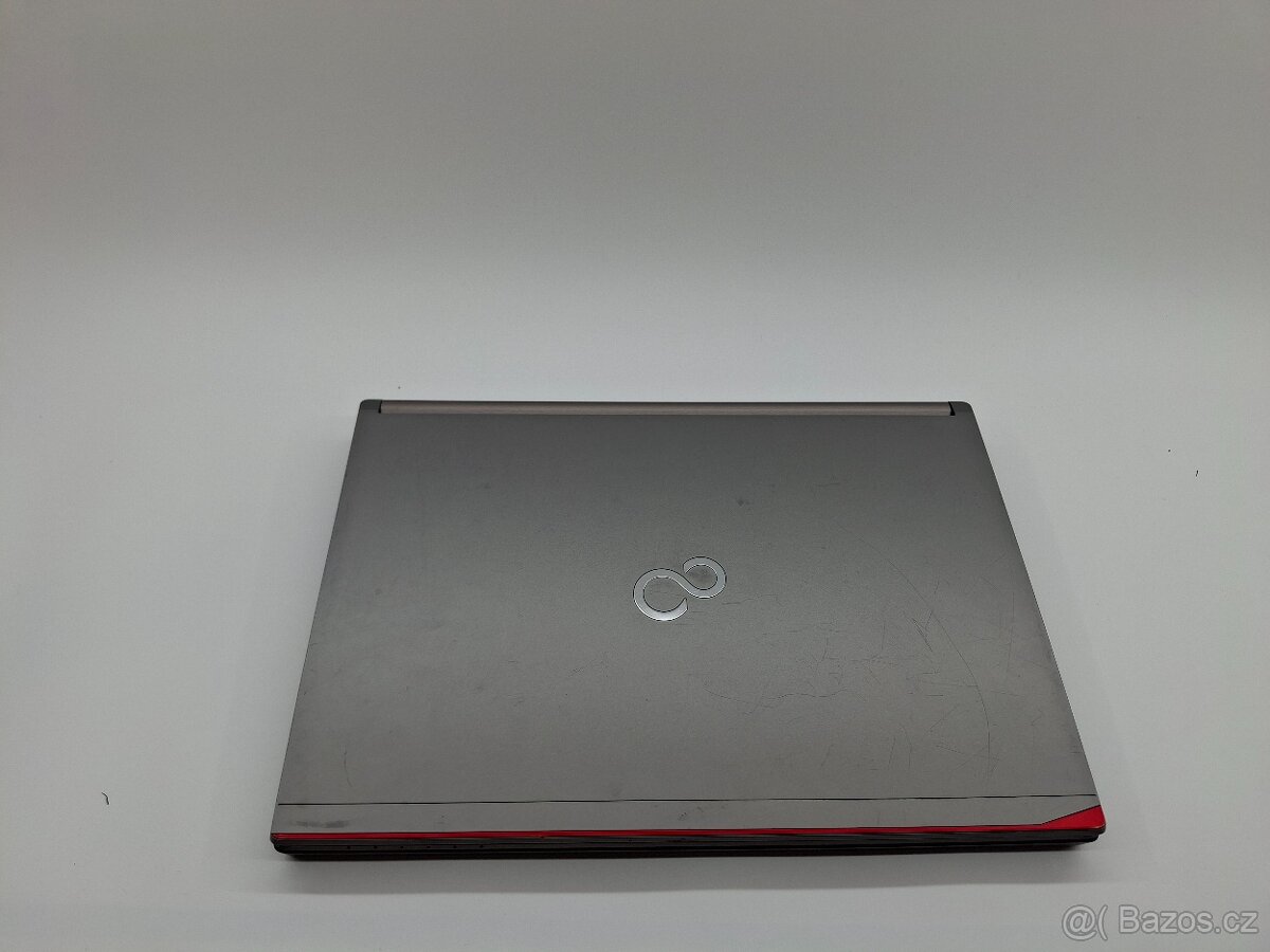 Fujitsu Siemens Lifebook E736 - 2