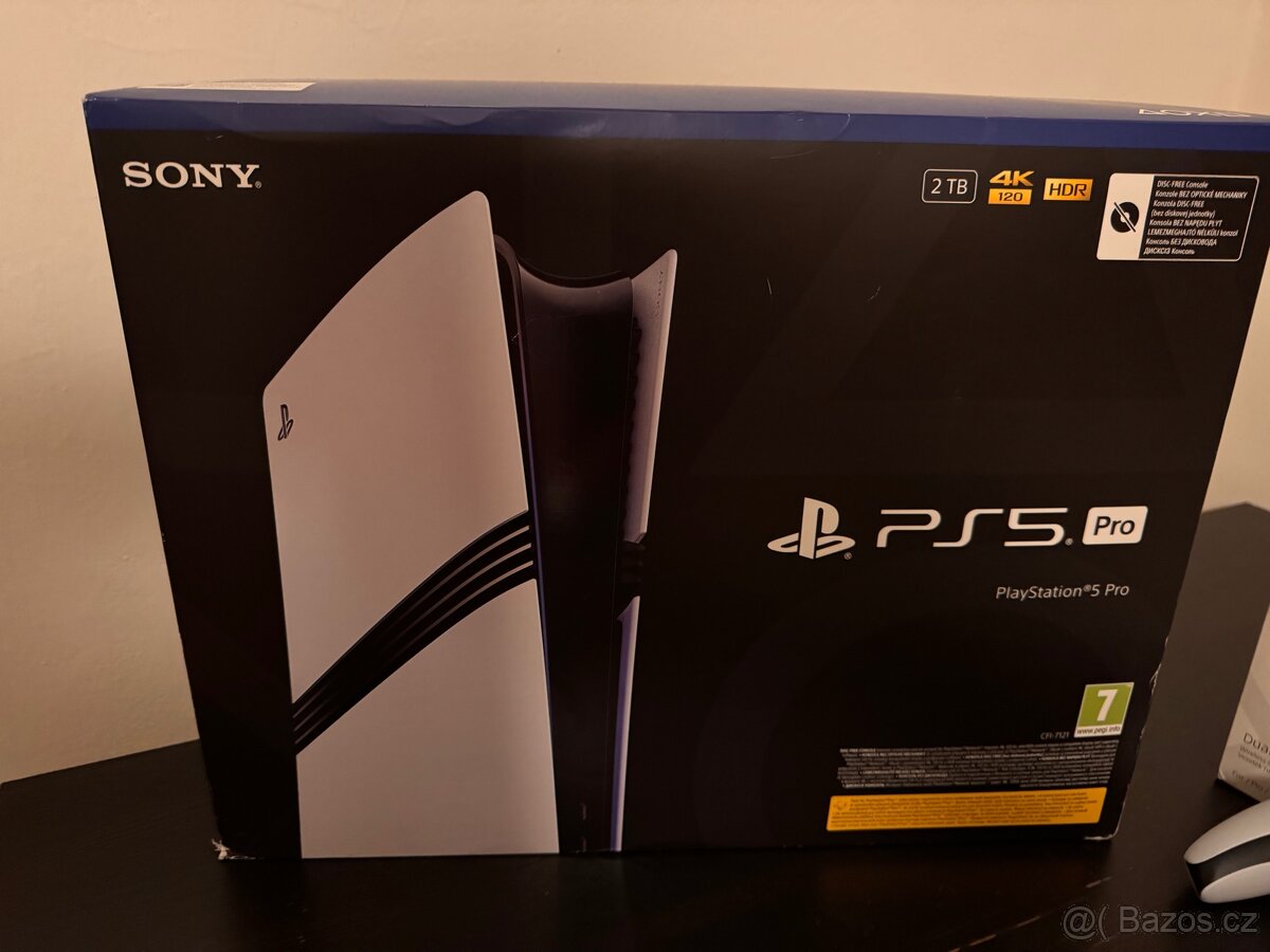 PlayStation 5 Pro + 2 ovladače - 2