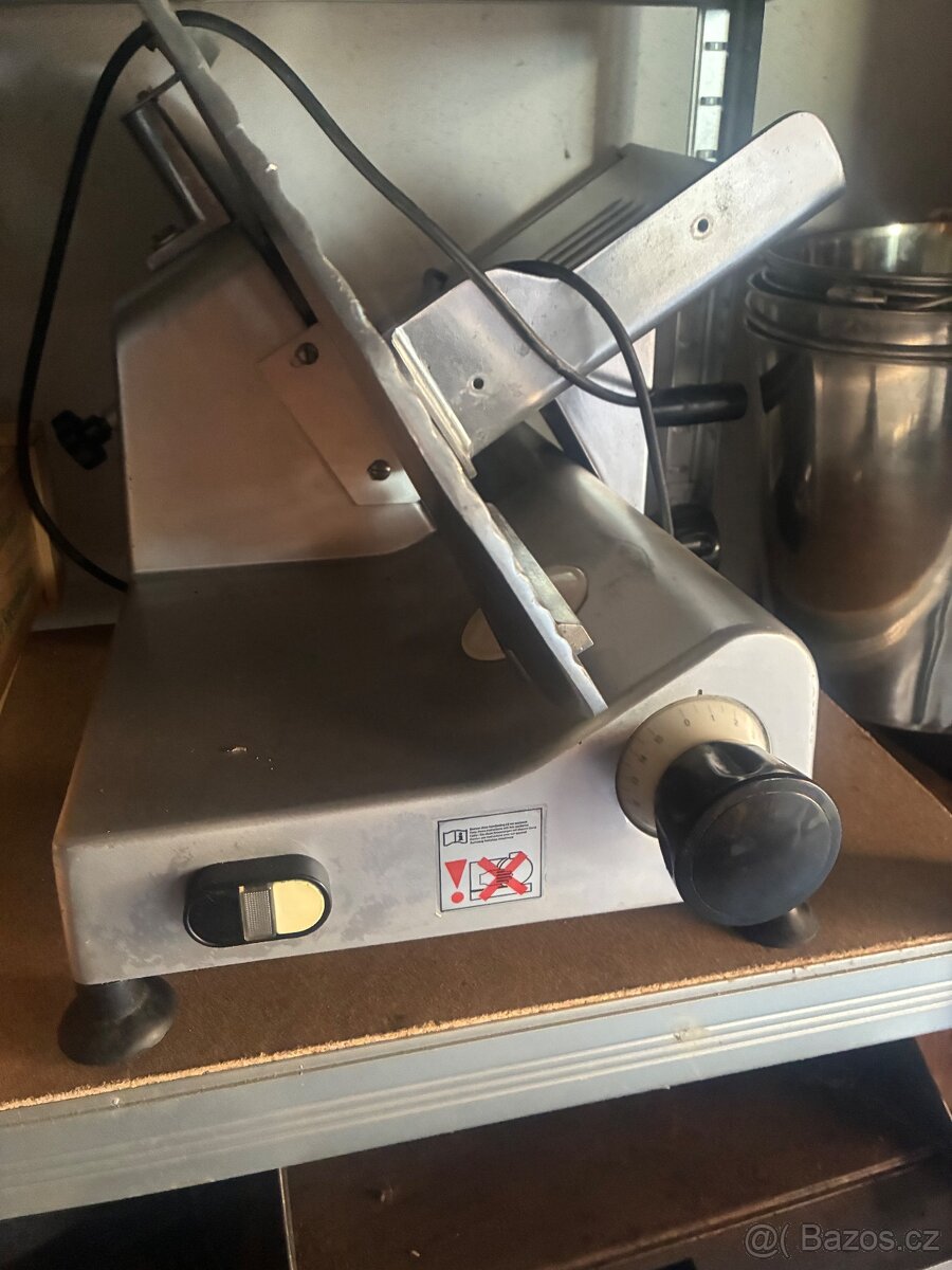 Nářezák HENDI - 2