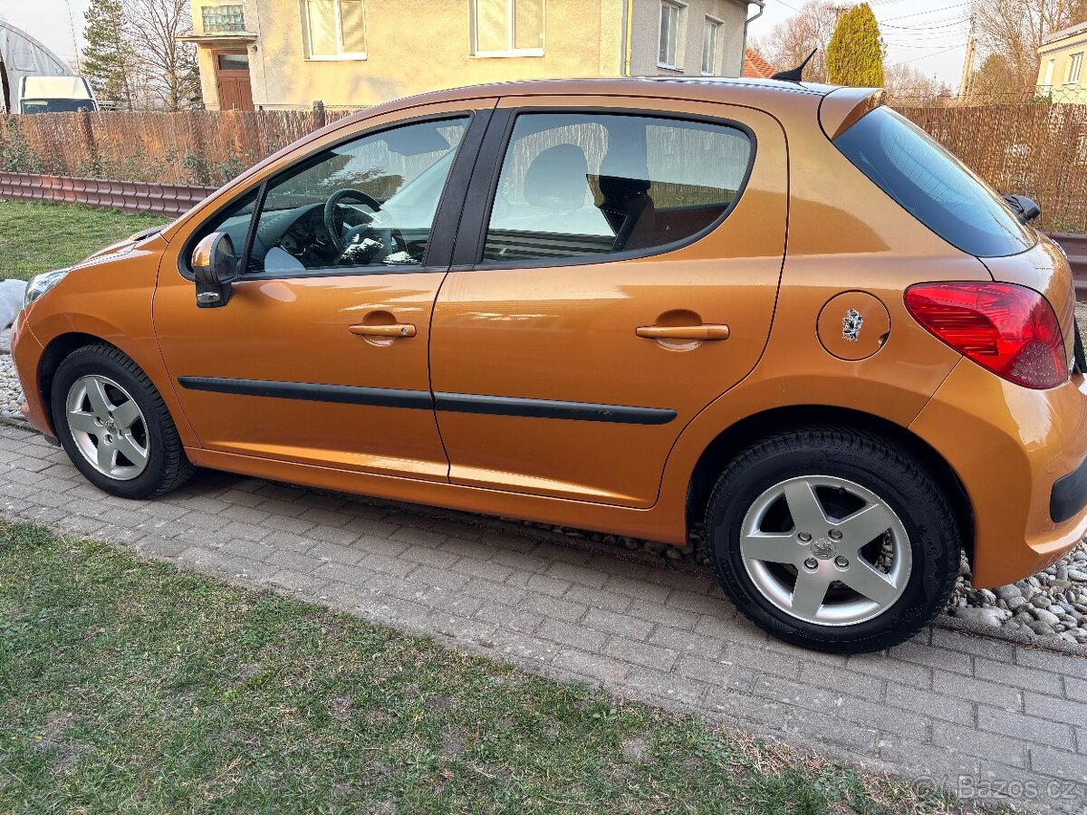 PREDÁM PEUGEOT 207 1,4i - 2