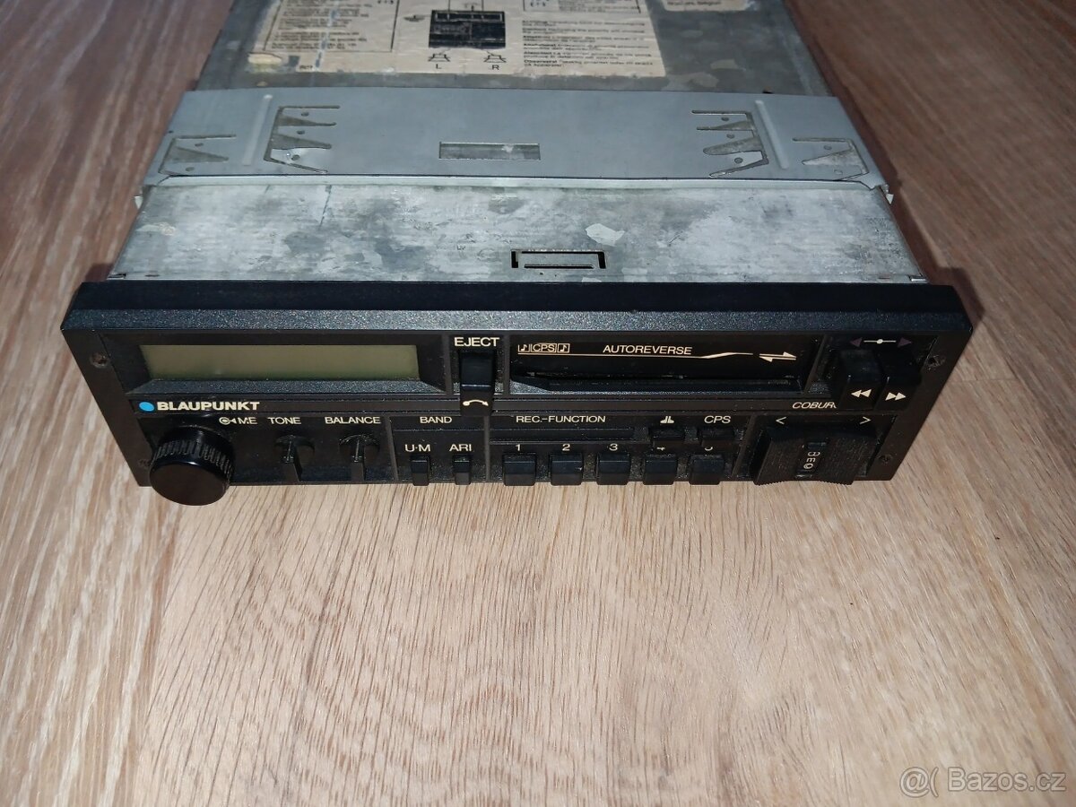 BMW E30-autoradio Blaupunkt Coburg,osvětlení SPZ,hadice atd. - 2