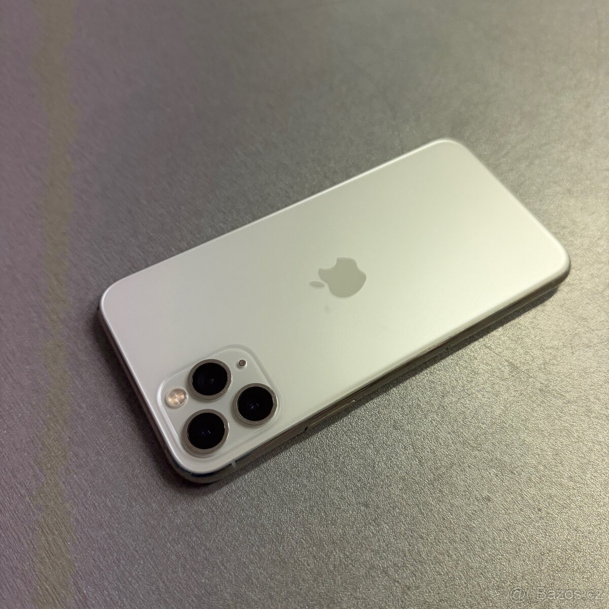 iPhone 11 Pro 64GB silver, pěkný stav, 12 měsíců záruka - 2