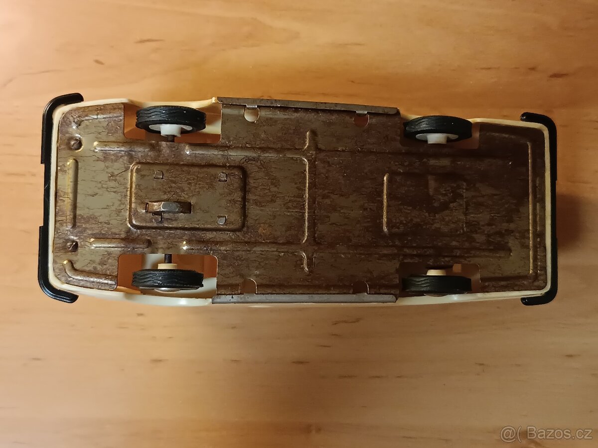 Staré autíčko Škoda 1203 KDN - 2