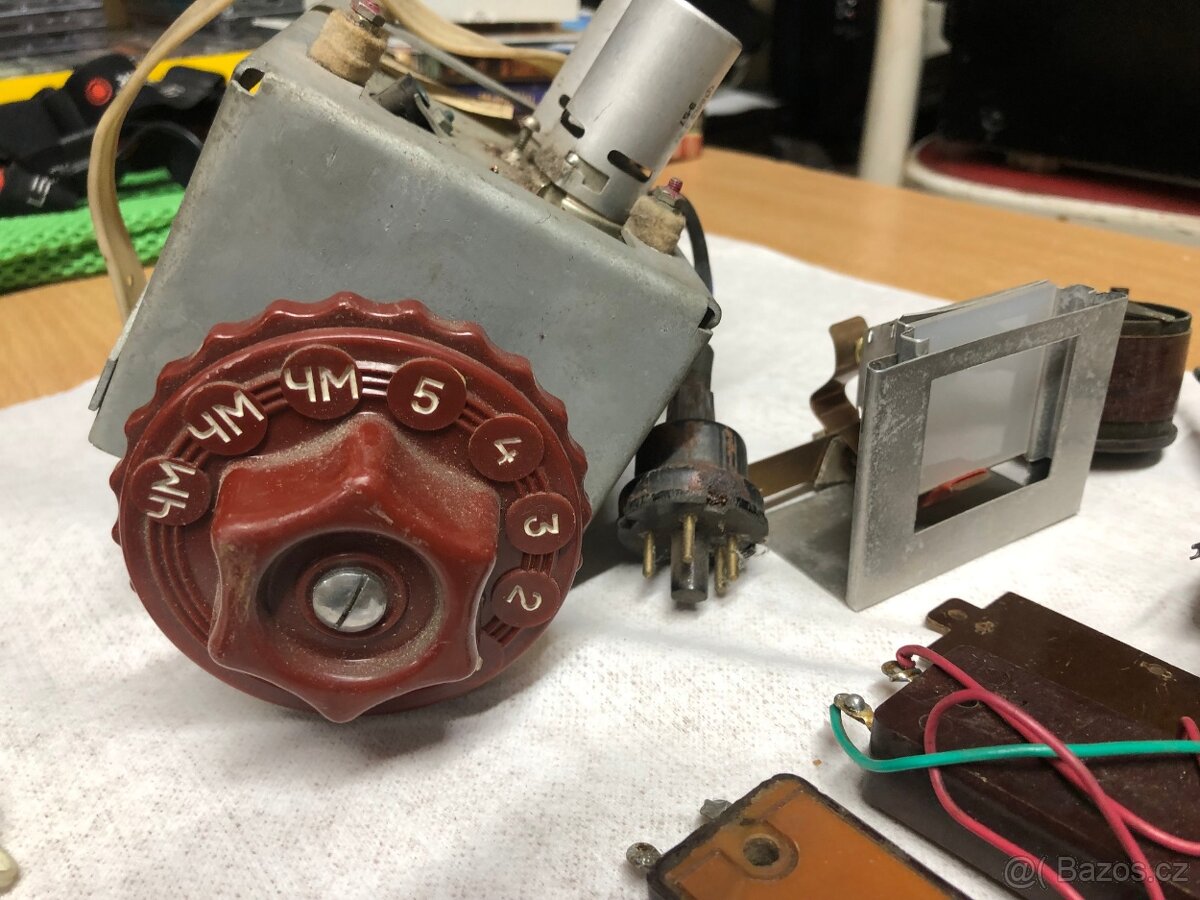 Eektro součástky TESLA - 2