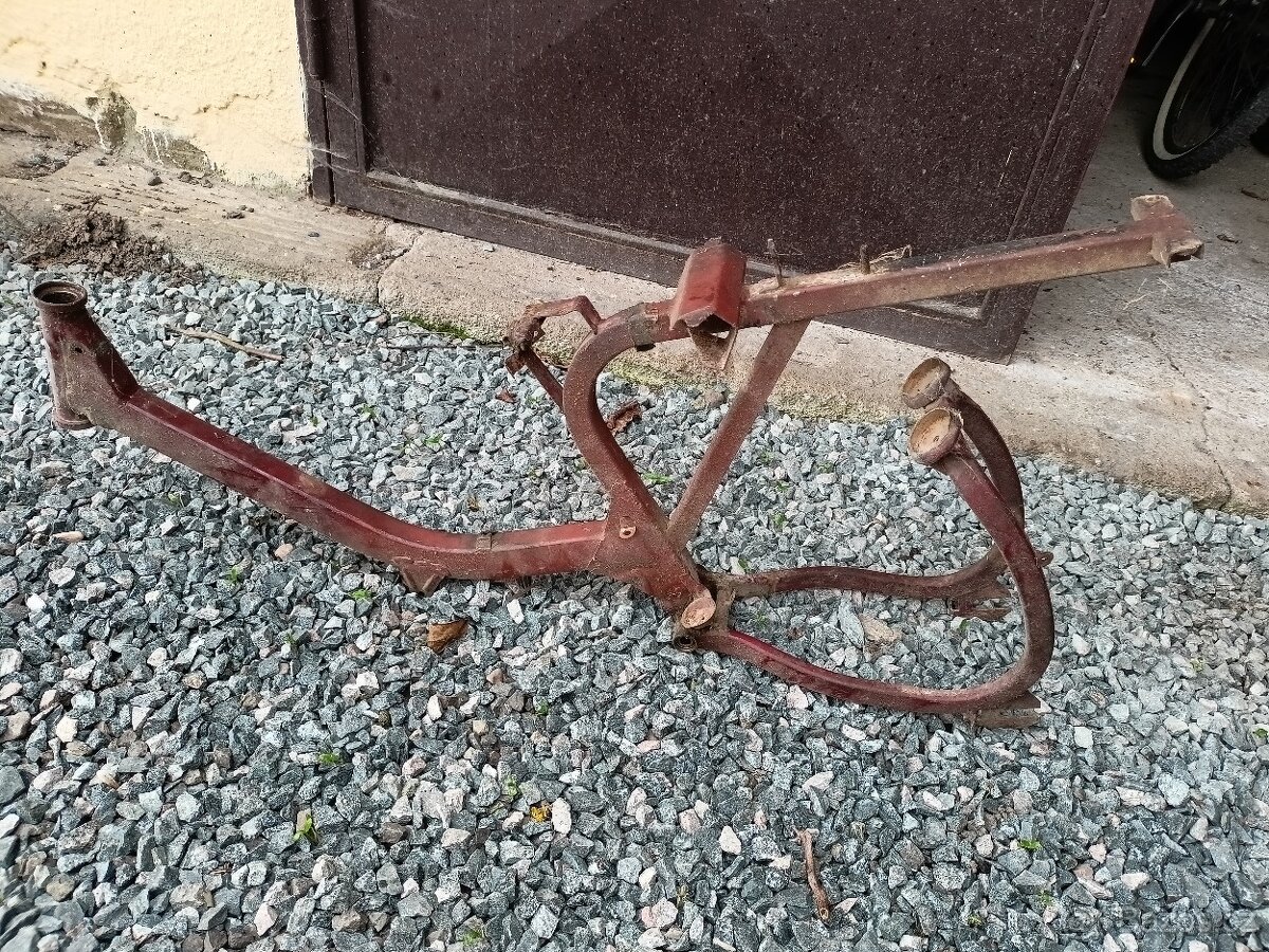 Jawa 555 ram se zadní vidlici - 2