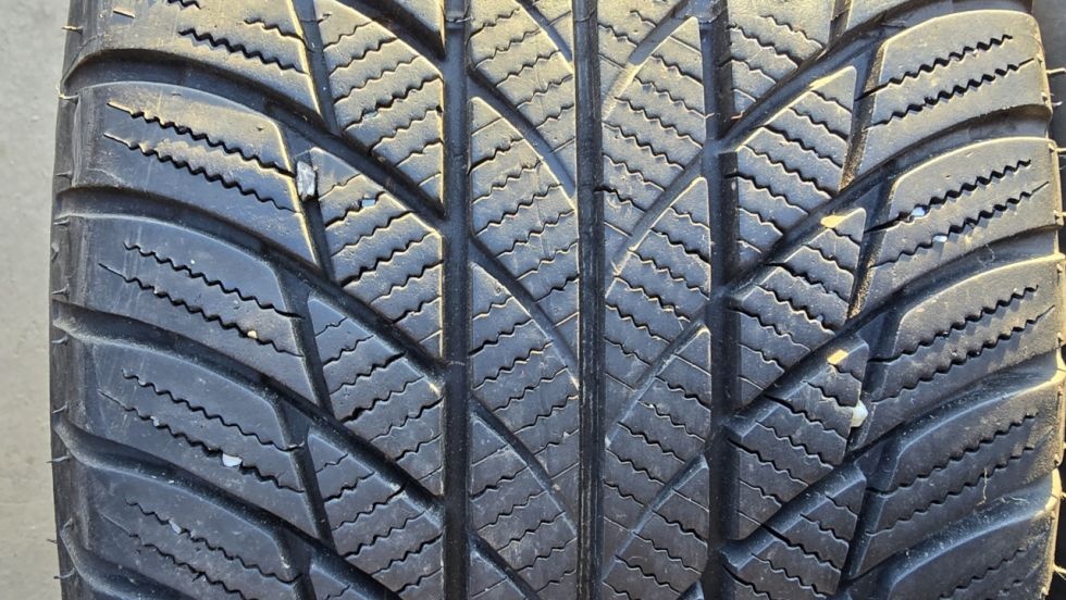 Zimní pneu 225/55/17 Bridgestone Run Flat - 2