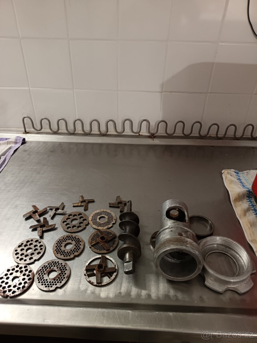 Mlýnek na maso vlček - 2