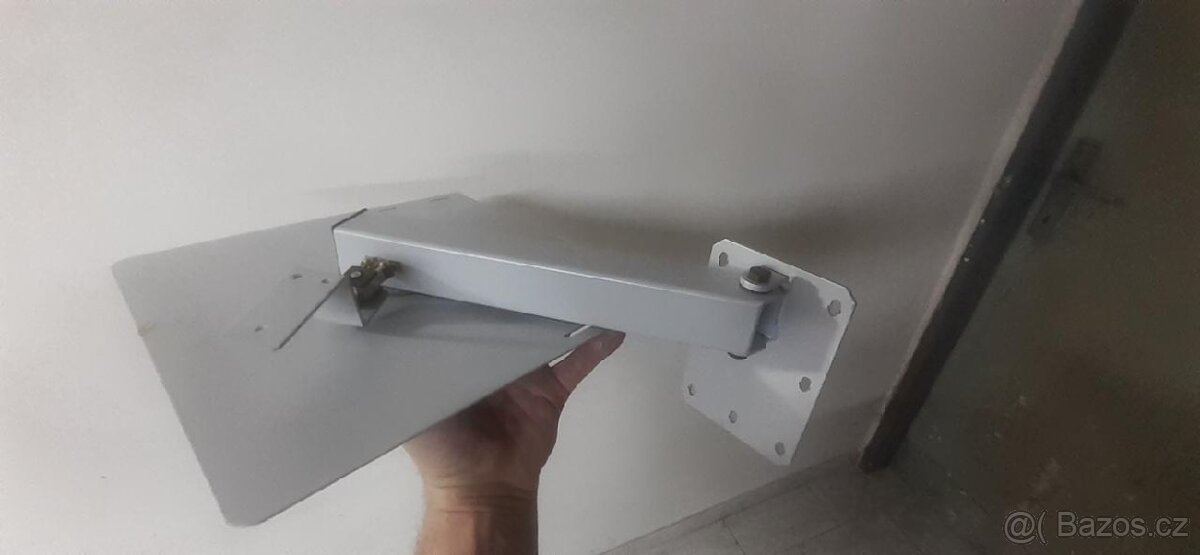 Držák televize do karavanu - 2