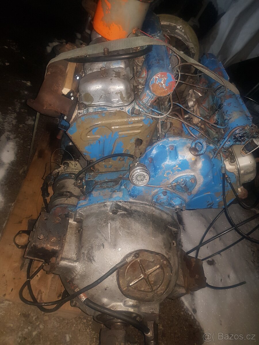 Tatra 148 motor - 2