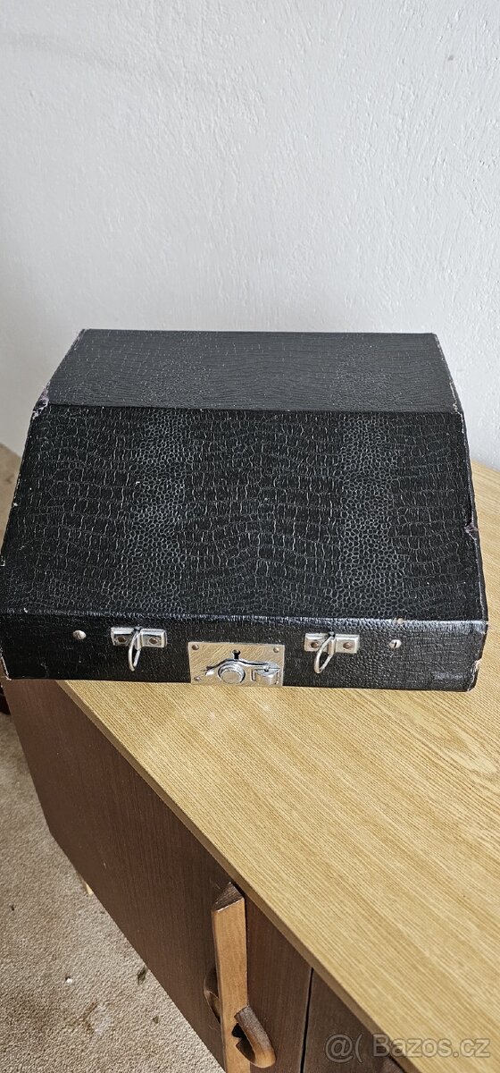 Starý psací stroj - 2