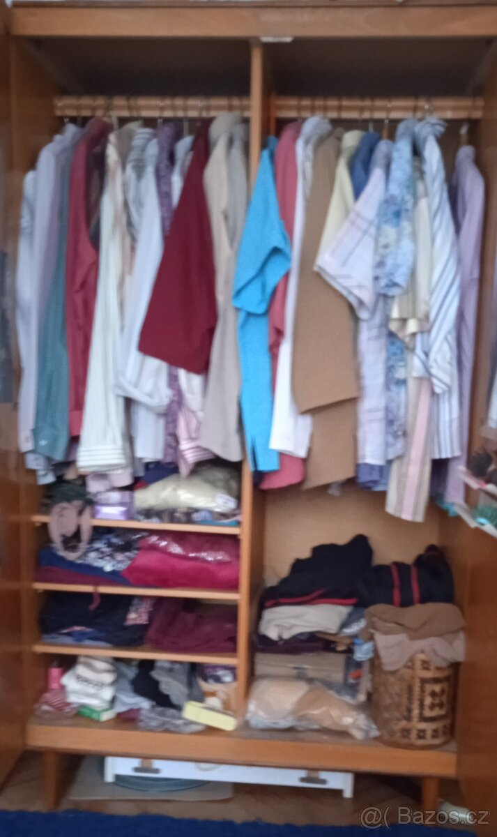 Skříň šatní - 2