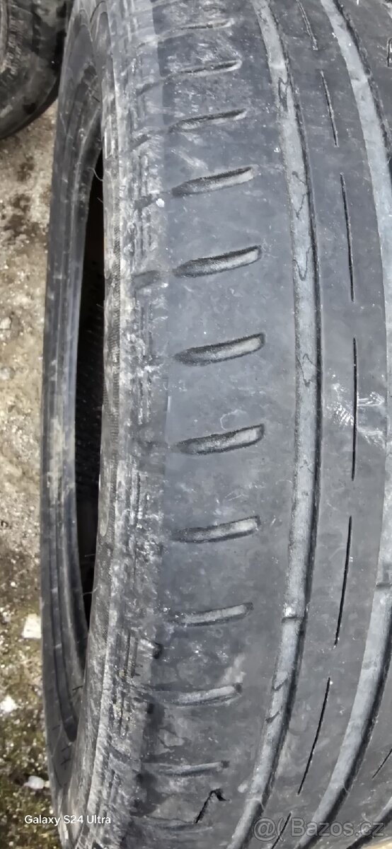Prodám pneu r17 215 50 - 2