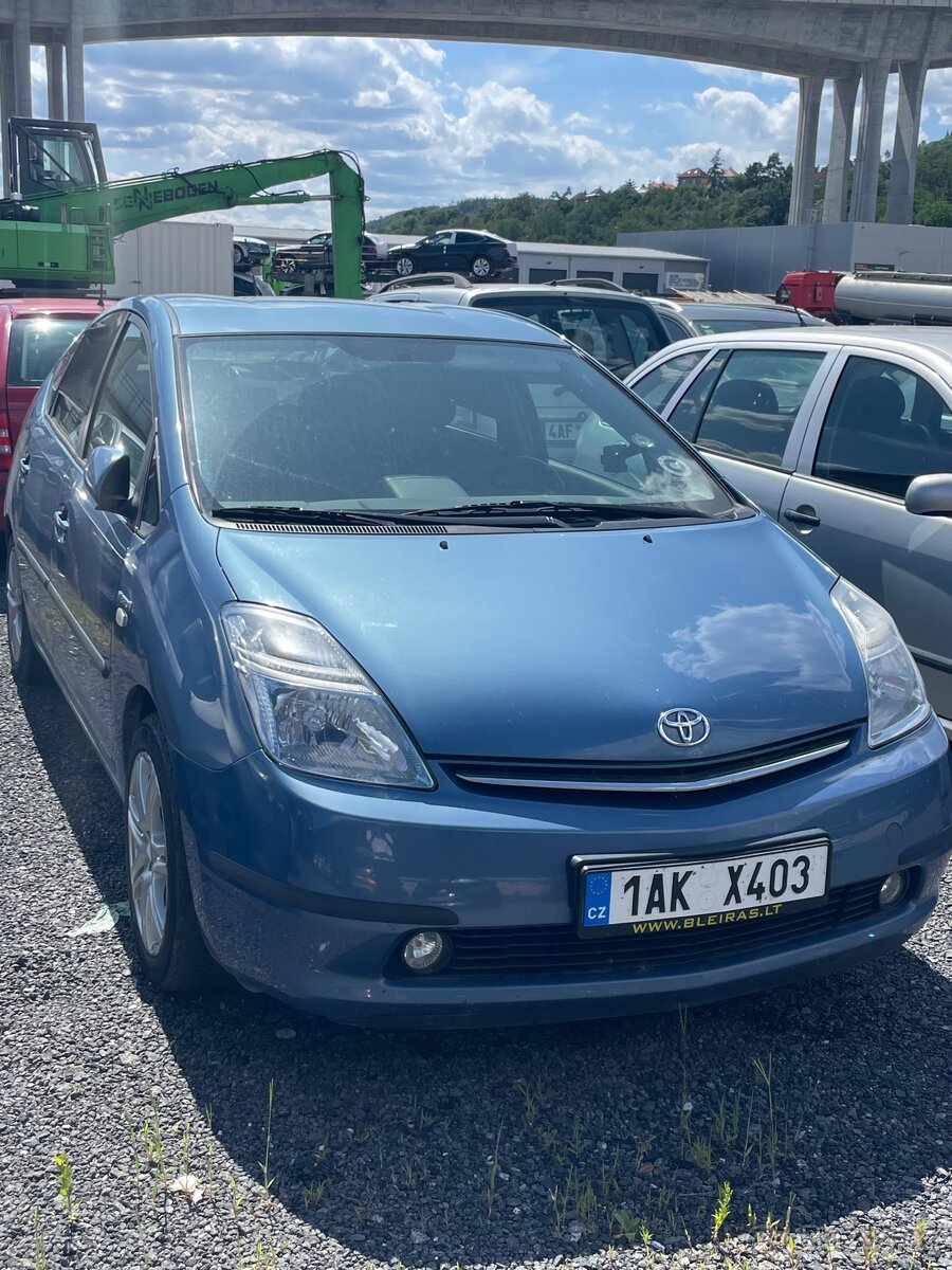 Toyota Prius 1,5 HYBRID VVTI - 2