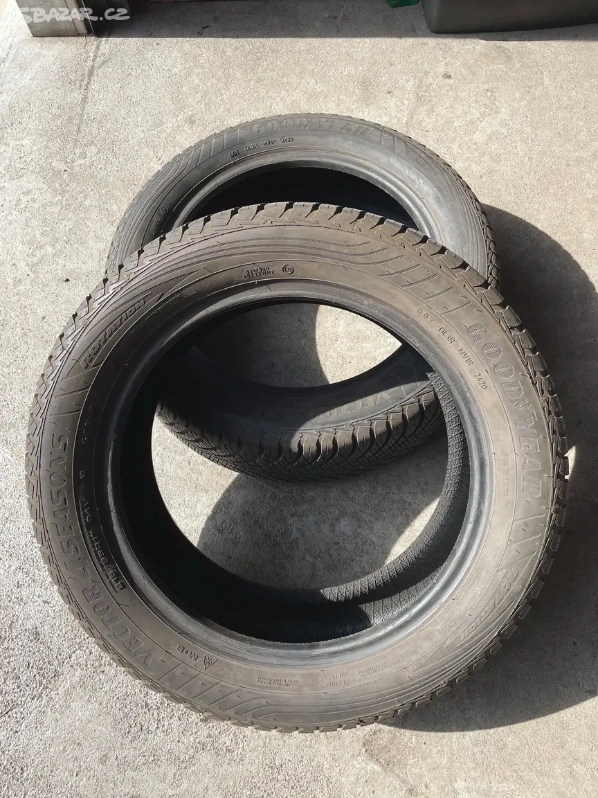 Goodyear Vector 4Seasons 215/55 R17 94V - 2