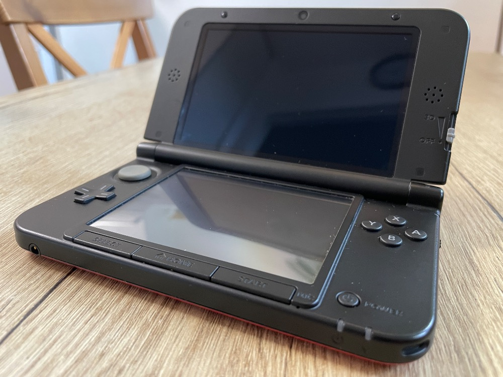 Nintendo 3DS XL s hrami - 2