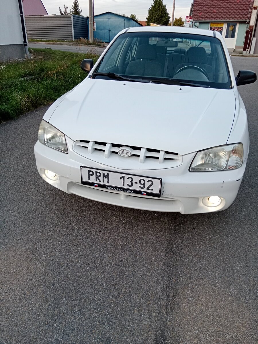 Hyundai Accent - 2