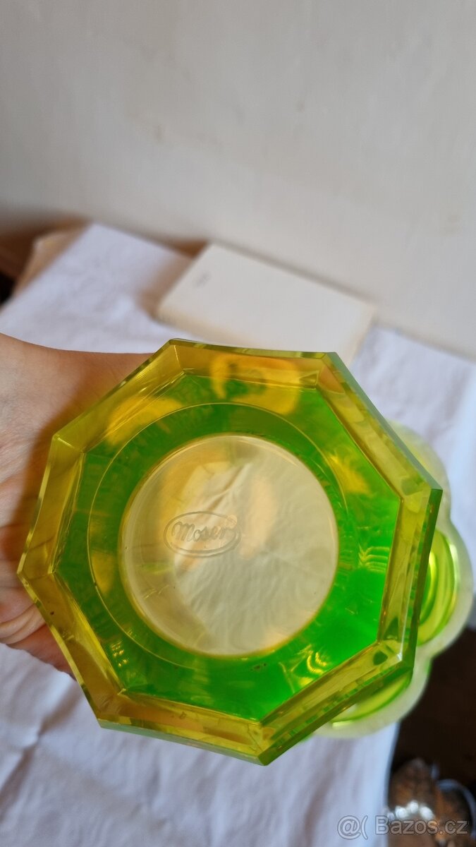 Uránová váza Moser, rok 1930 - 2