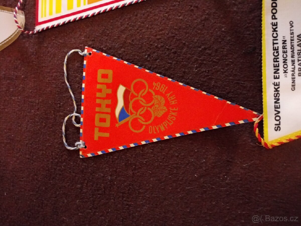 Soubor historických vlaječek - 17 kusů - 2