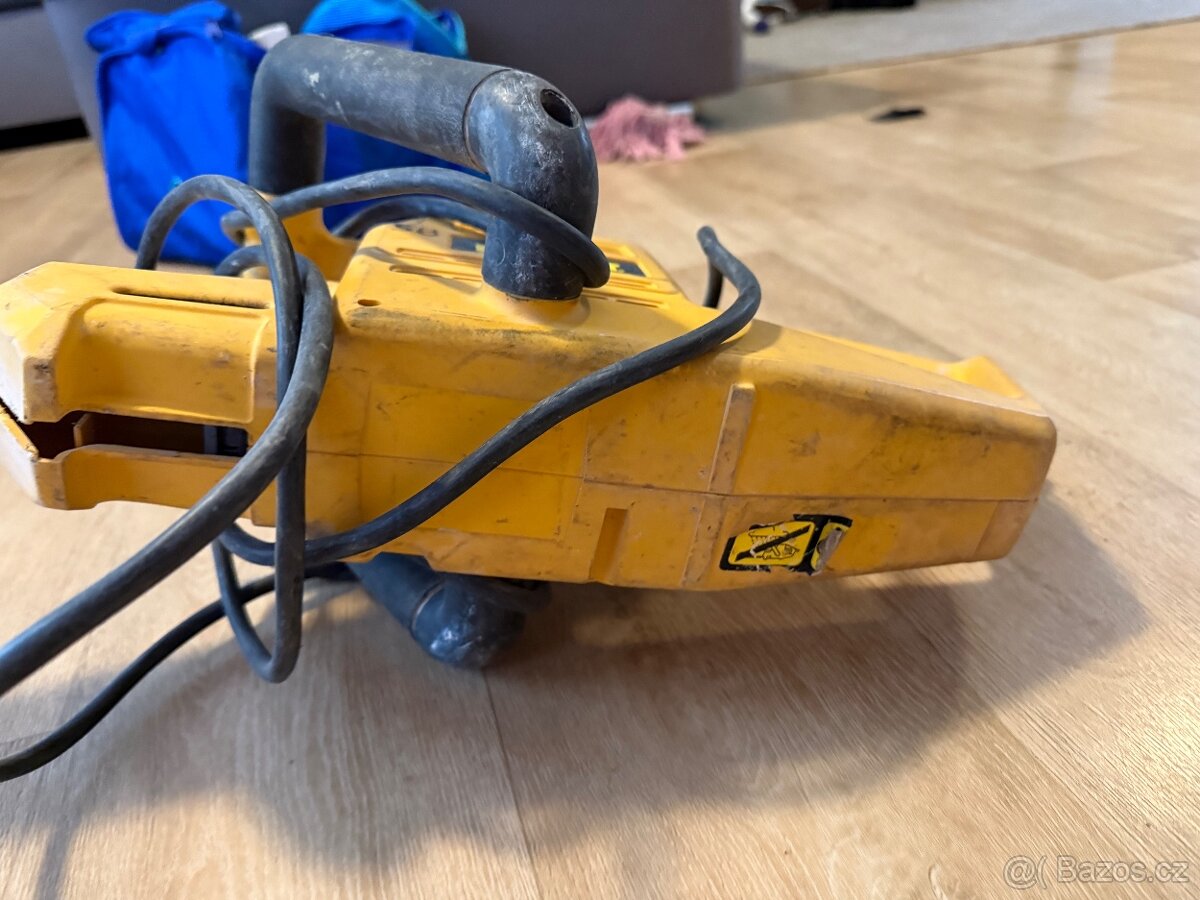 Elektrická pila dewalt aligator - 2