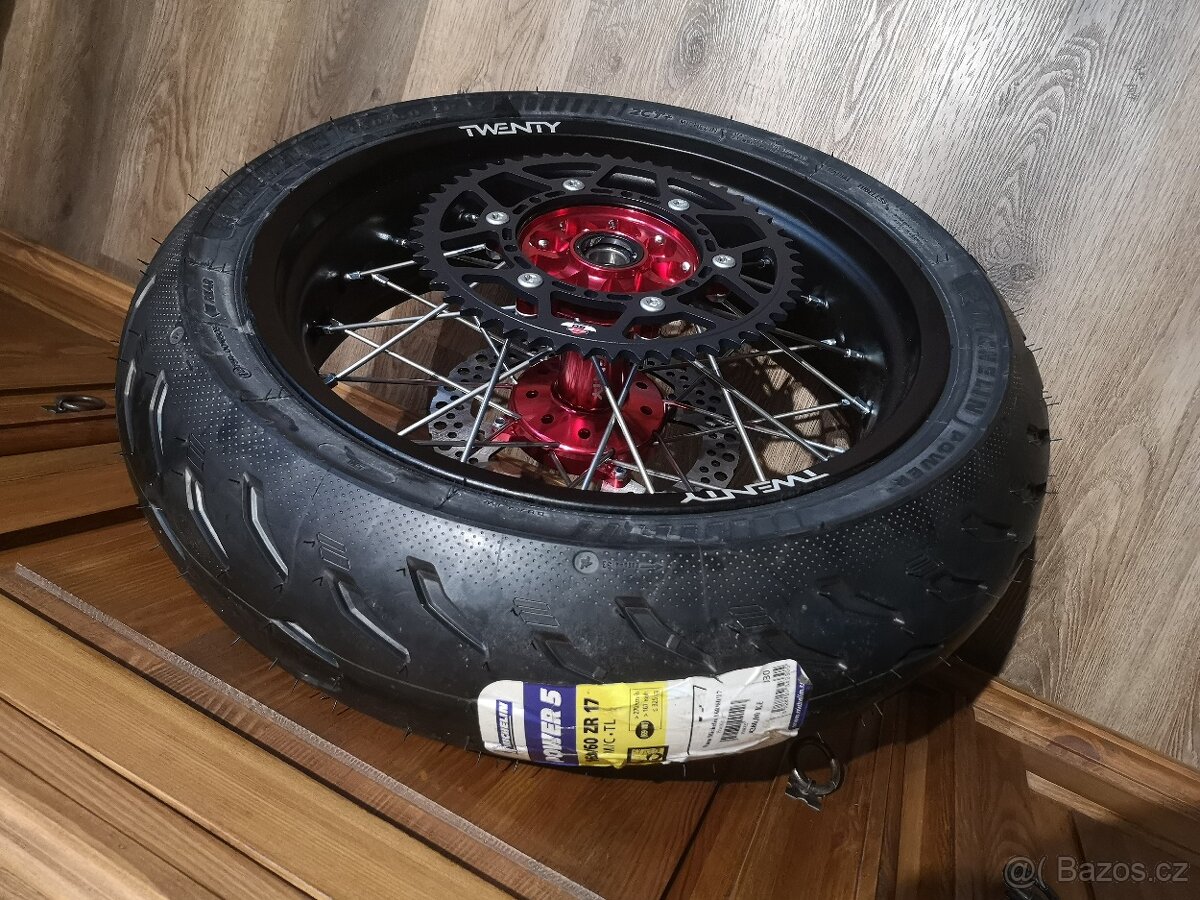 Honda CRF 450R, nové zadní kolo Supermoto