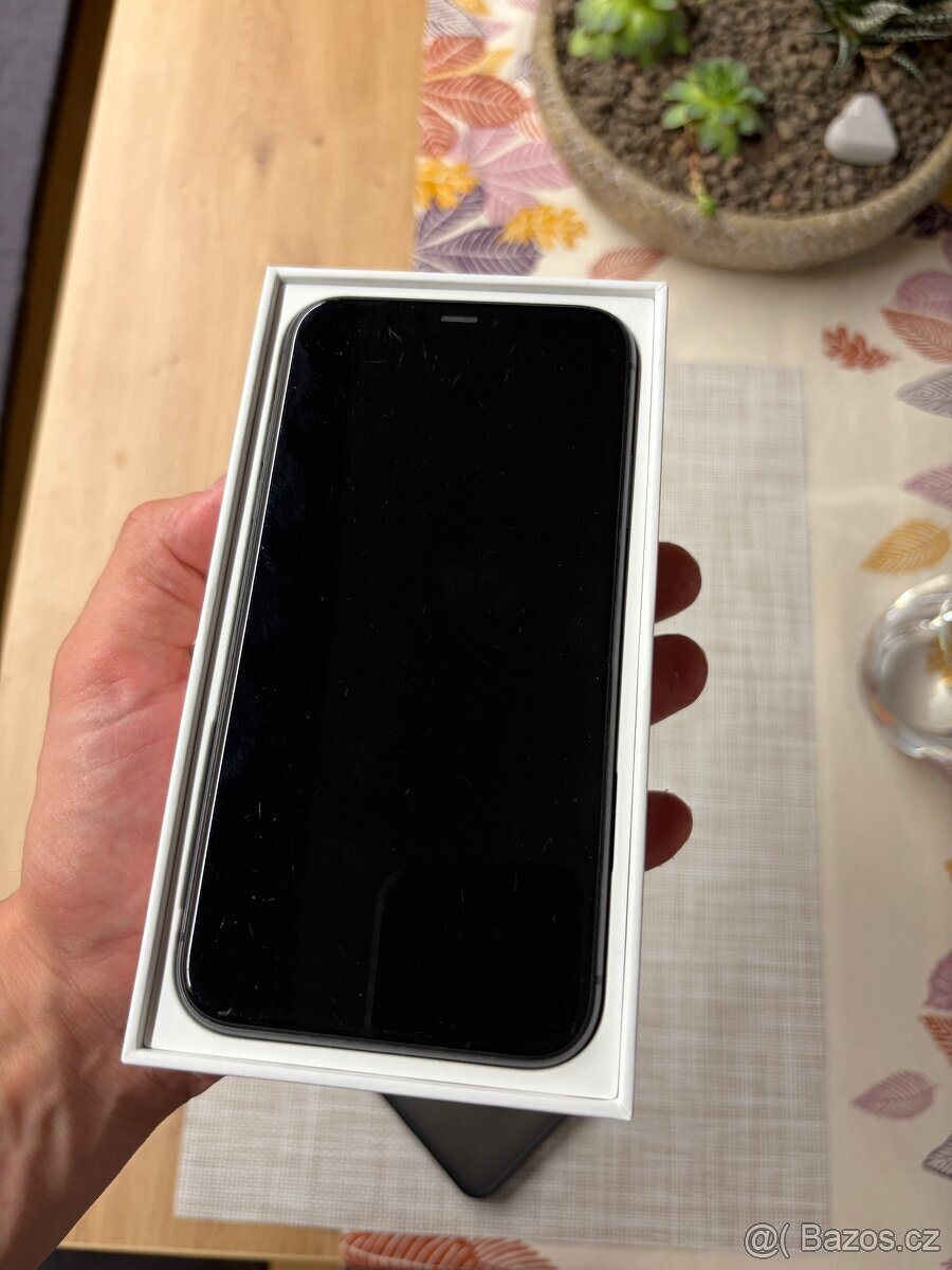 i Phone 11 64 B Cerna - 2