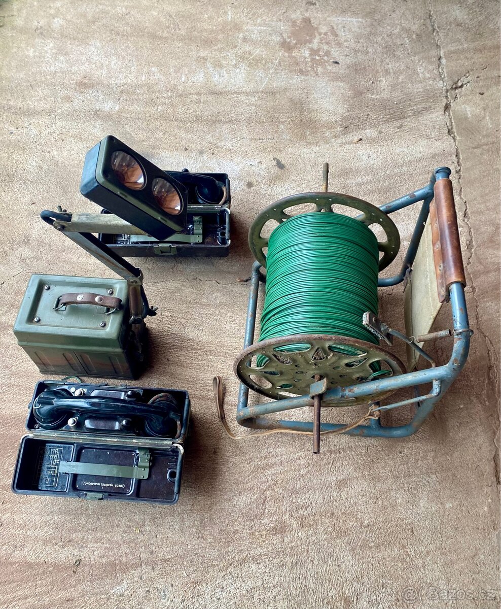 Polní telefon, světlomet, cívka. - 2