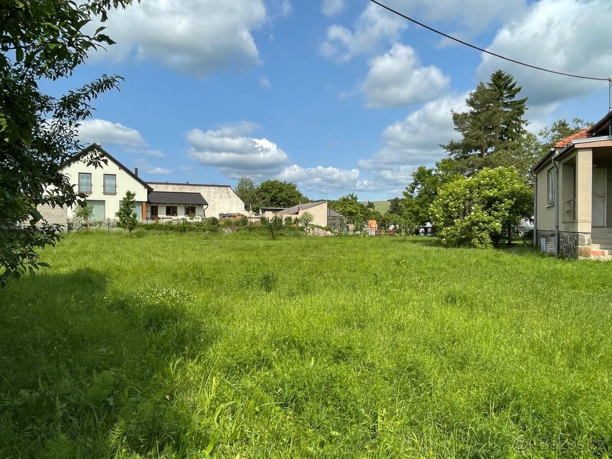 Stavební pozemek Kovalovice, CP 2348 m2 - 2