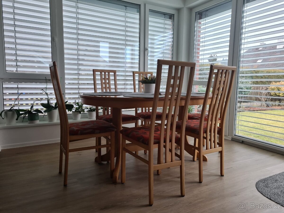 Prodám kvalitní jídelní sestavu z masivního lakovaného buku - 2