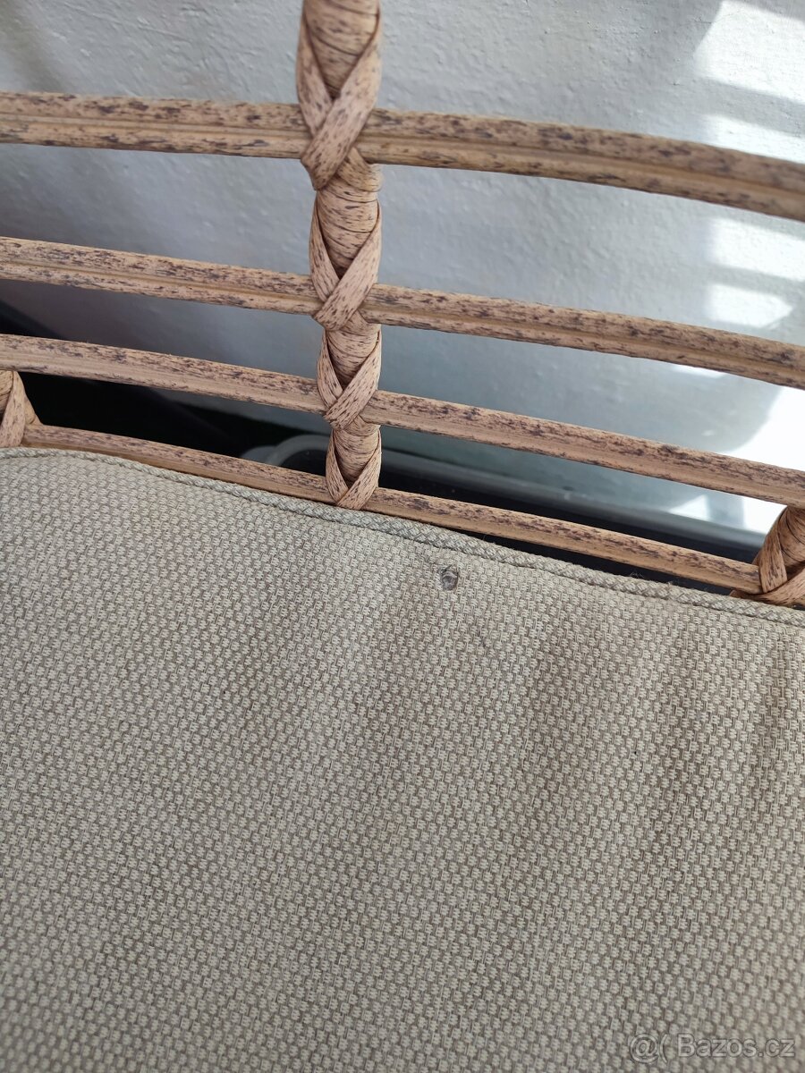 Prodám 2 křesílka a malý kulatý stolecek - 2