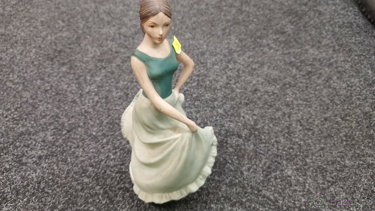 Porcelánová soška tanečnice - 2