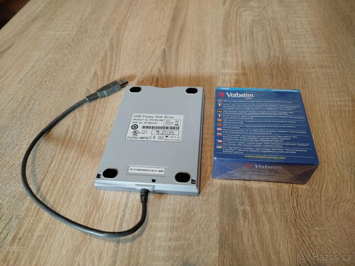 Externí USB disketovka FUJITSU + balíček nových disket - 2