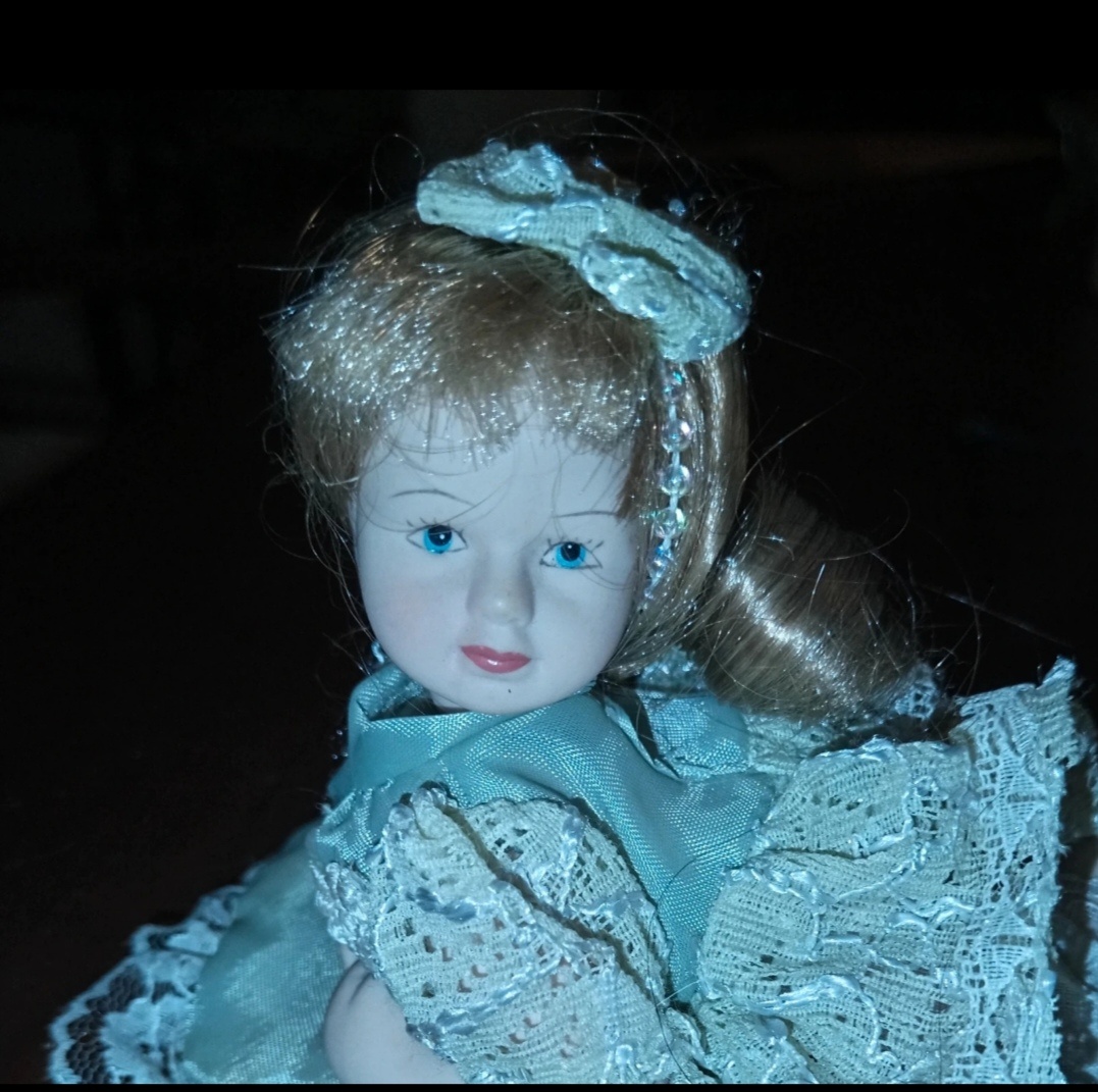 Panenka porcelánová - 2