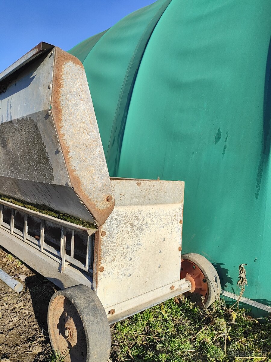 Mobilní příkrmistě pro 24 jehňat - 2