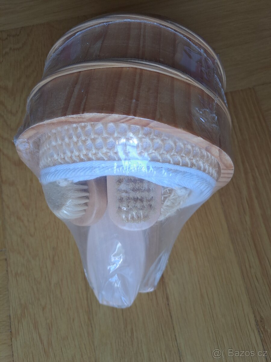 Dřevěná toaletní souprava - 2