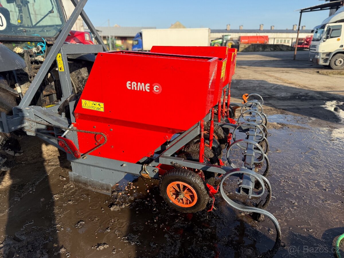 Sazeč česneku ERME - 2