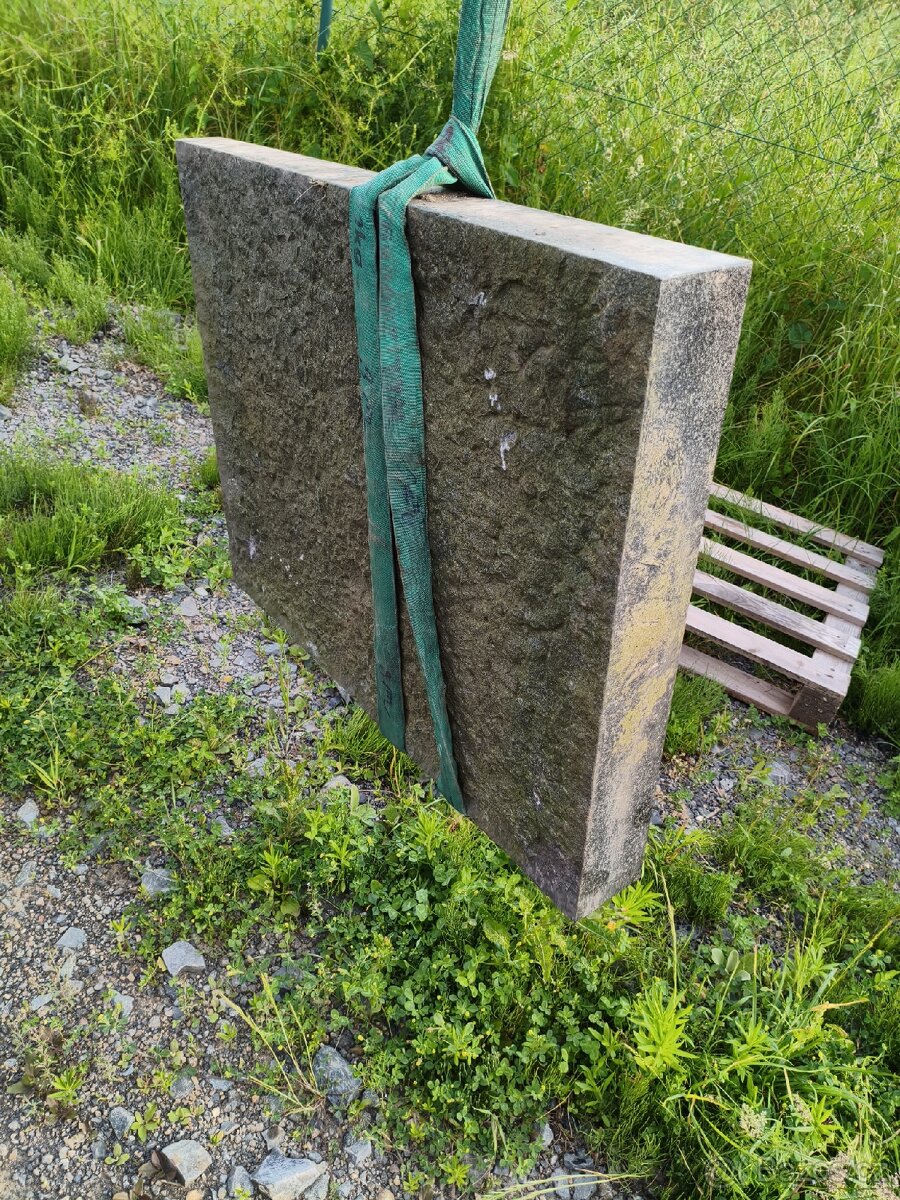 Náhrobní kámen - 2