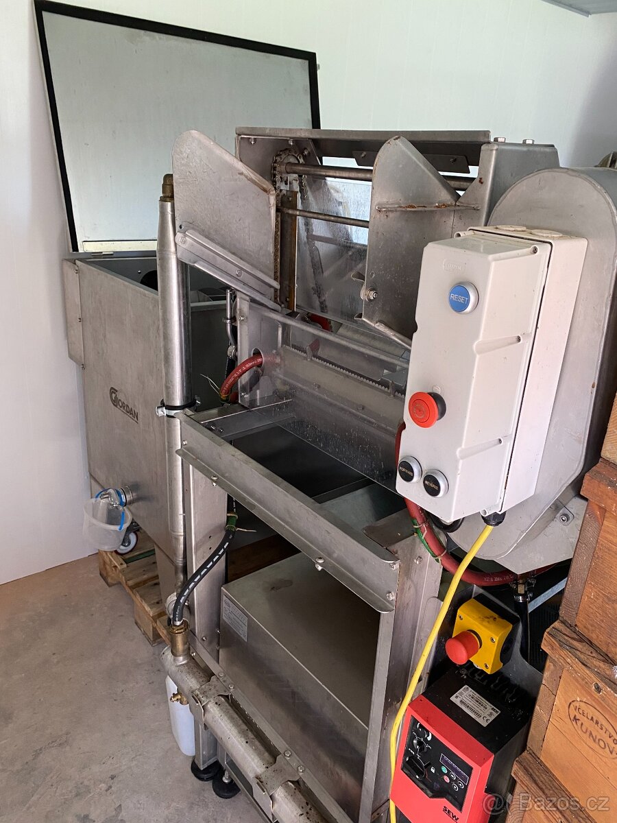 Predám linku na vytáčeni medu - 2