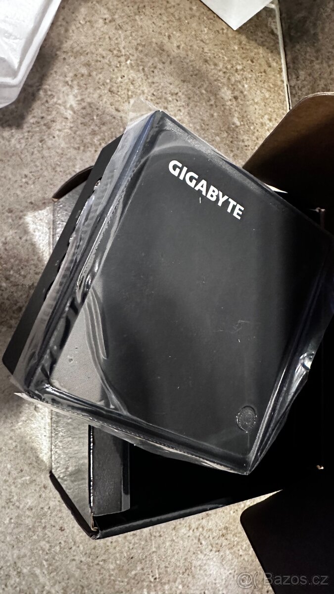 GIGABYTE BRIX mini PC GB-BACE 3160 - 2