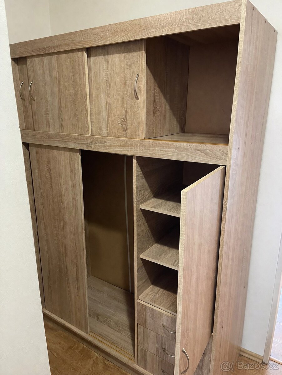Šatní skříň - 2