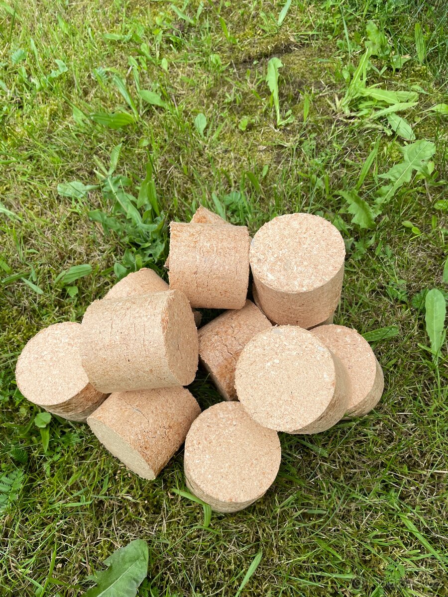 Dřevěné brikety vč. dopravy - 2
