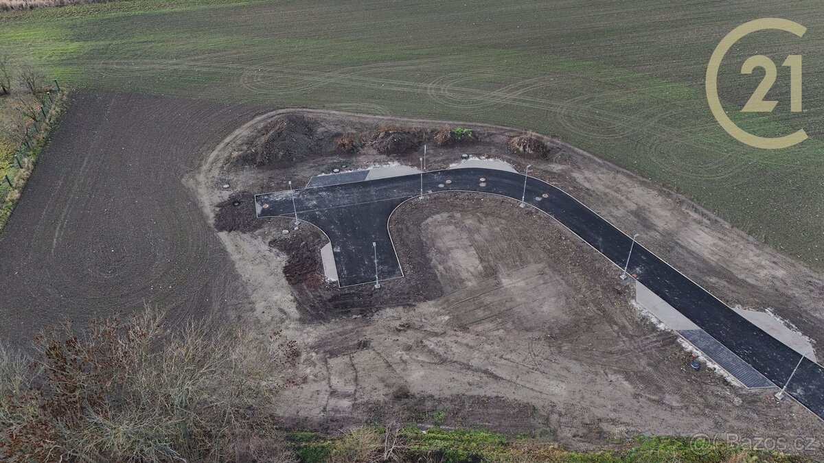 Stavební pozemek v Kozašicích – klidné bydlení s výbornou... - 2