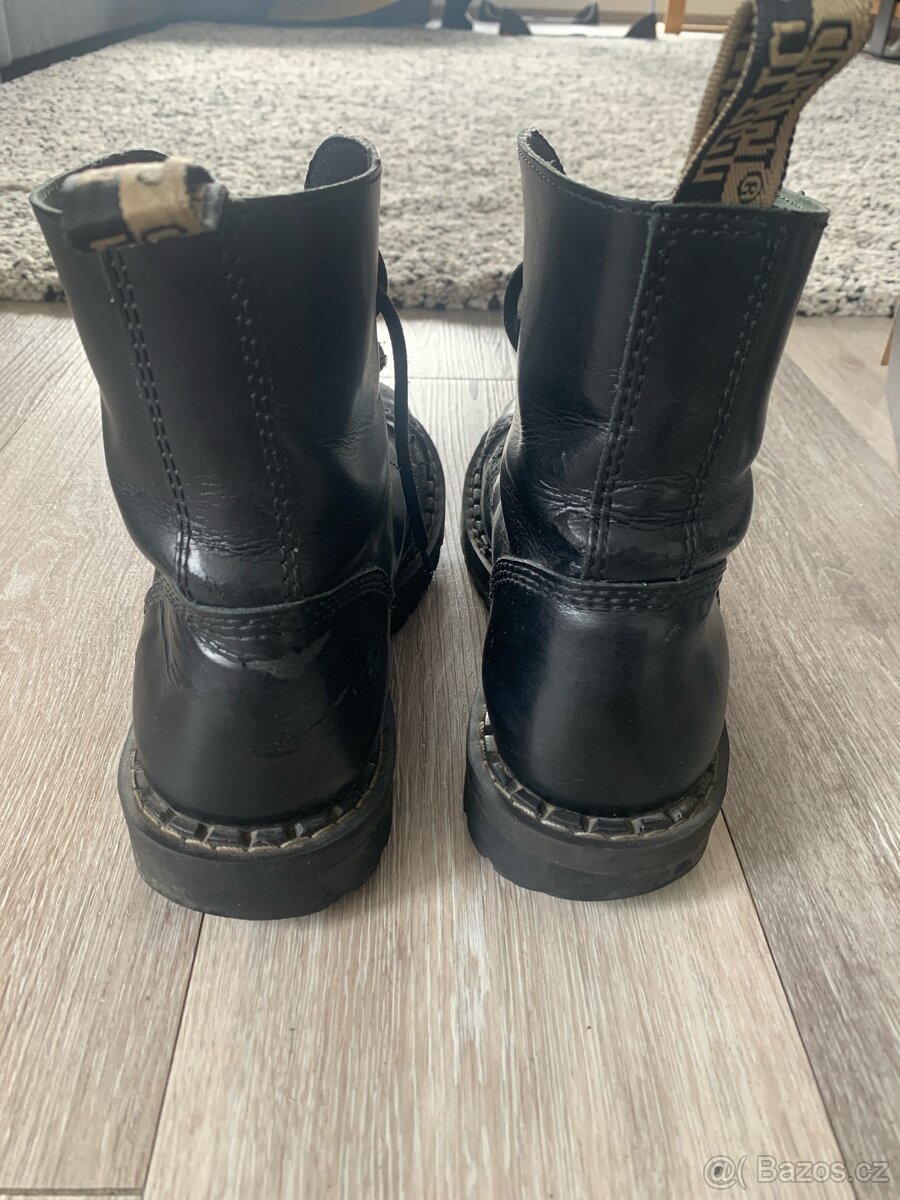 Boty Steel, 8 dírek, vel. 44, na donoseni/opravu - 2