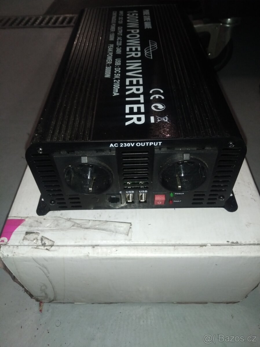 Měníč napětí DC12 v - AC 240 v - 2