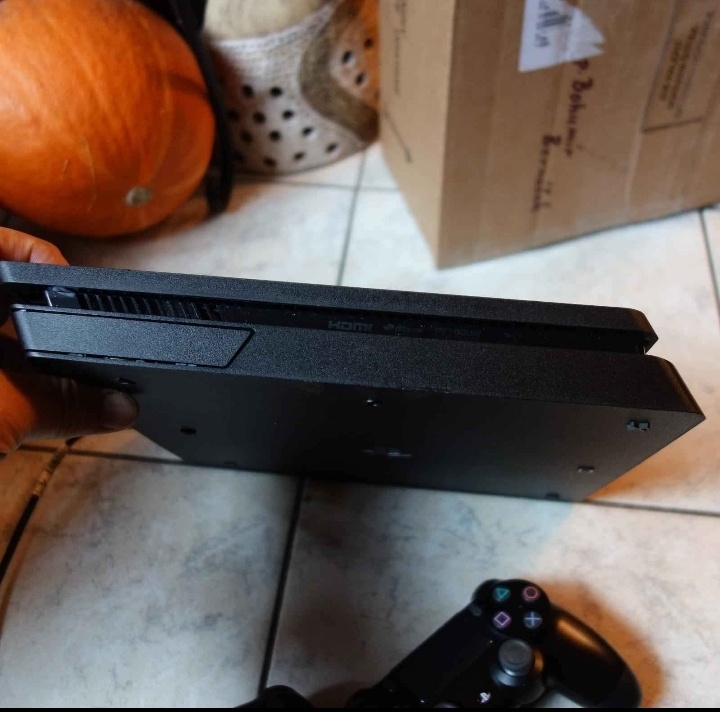 Playstation 4 SLIM - 2